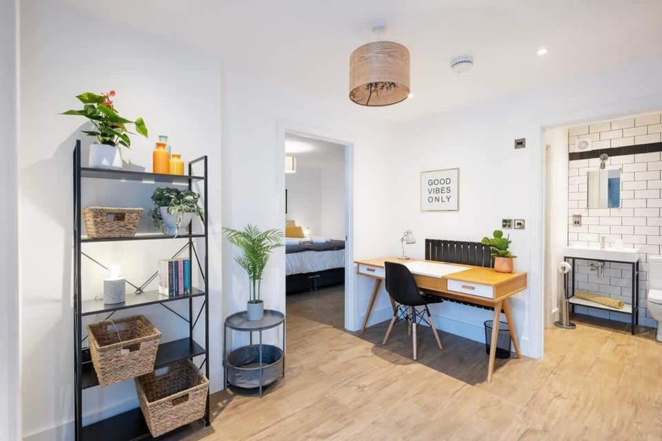 The Upside Down Eco House - Free parking with no height restrictions House in Bristol