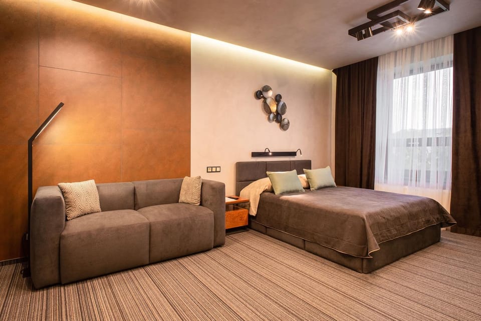 Bed, Seating area, air conditioner