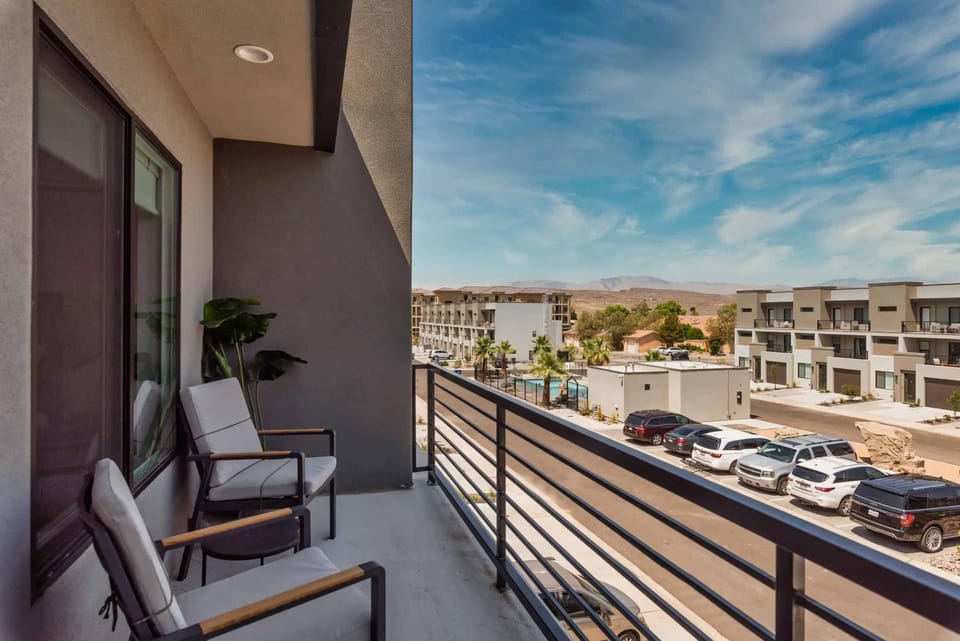 Family Retreat at the Vue #15 townhouse House in St George