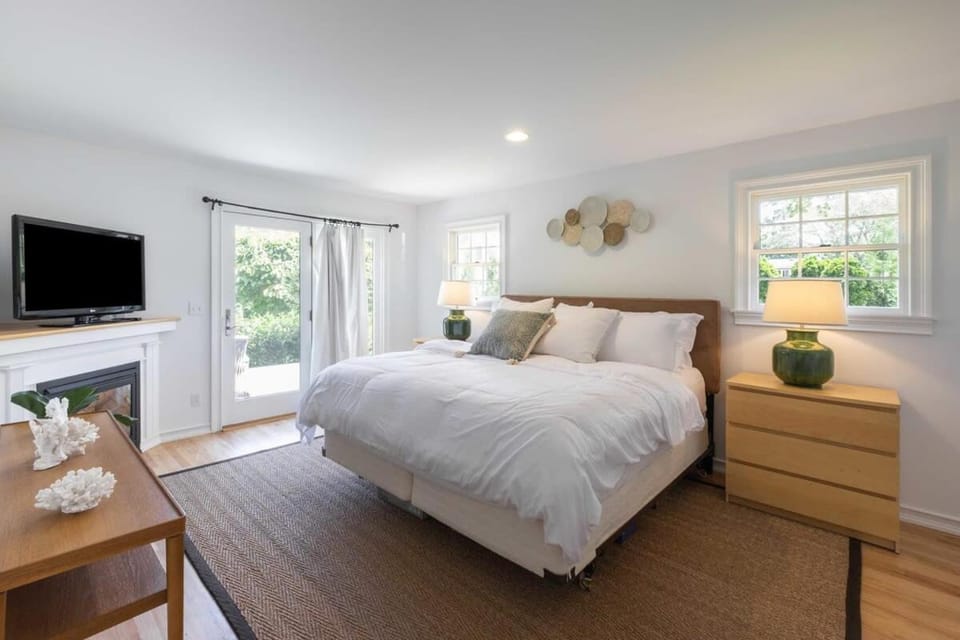 Driftwood Cottage by Rove Travel - Serene Cottage House in East Hampton