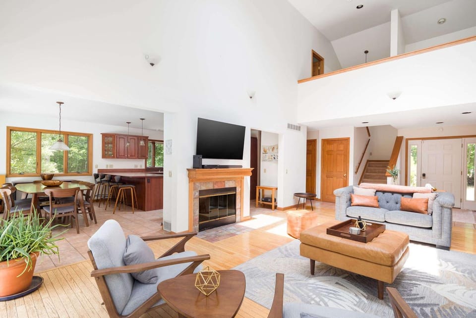 Meadowood Manor by Rove Travel - 6BR Outdoor Spaces House in Noyack