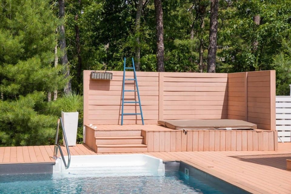 Beachwood Cove by Rove Travel - 3BR with Heated Pool House in Wainscott