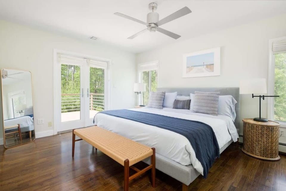 Beachwood Cove by Rove Travel - 3BR with Heated Pool House in Wainscott
