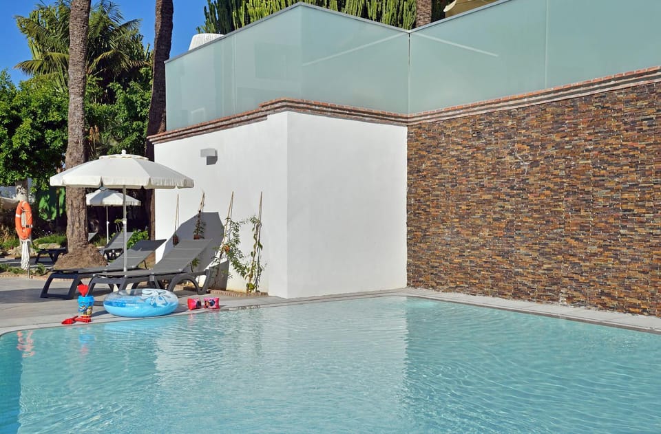 Activities, Garden, Swimming pool