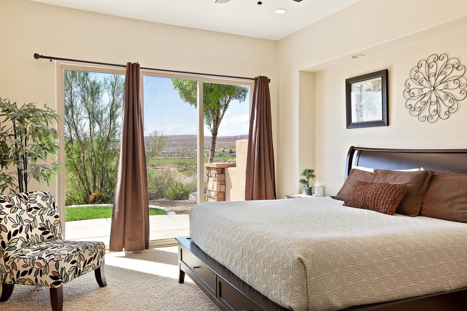 Golf Views on the Ridge townhouse House in Washington