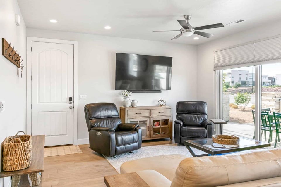 The Pearl at Desert Shores townhouse House in St George