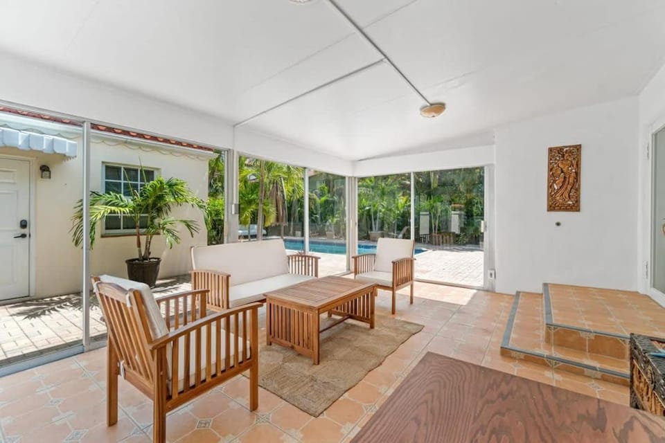 Miramar Villa by Rove Travel - Heated Pool, Beach House in West Palm Beach