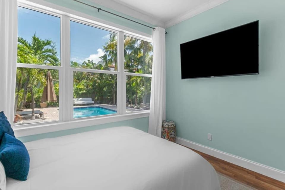 Miramar Villa by Rove Travel - Heated Pool, Beach House in West Palm Beach