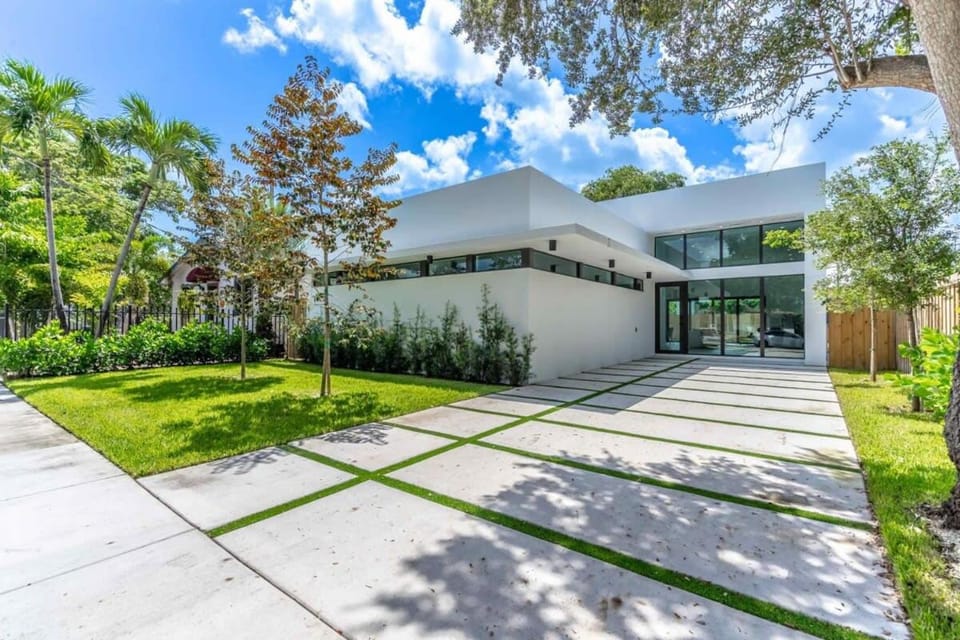 Lux Villa with Pool, Wynwood House by RoveTravel House in Miami