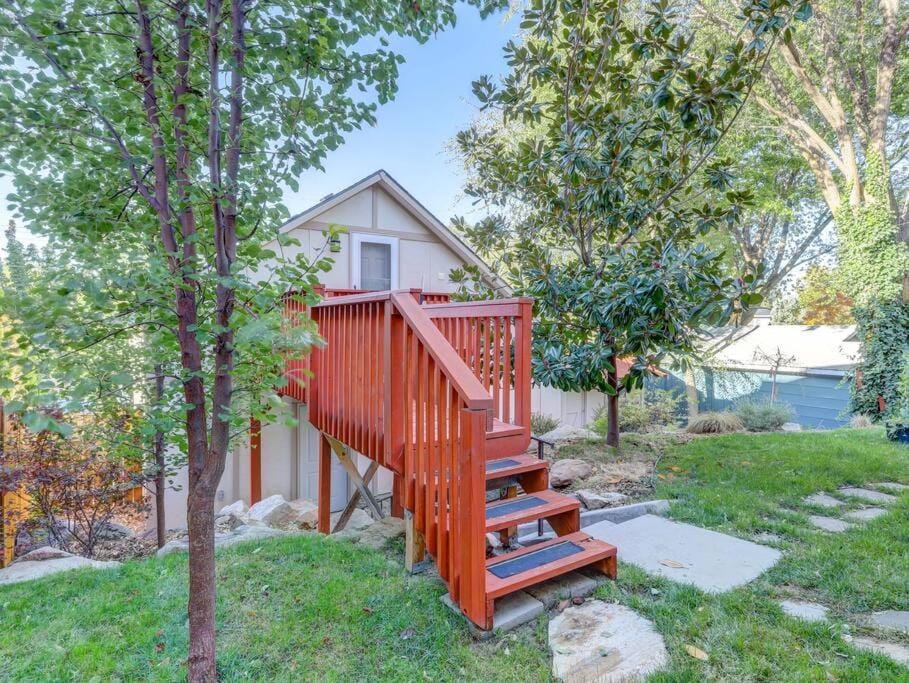 Private Loft with trail access to Boise Foothills Apartment in Boise
