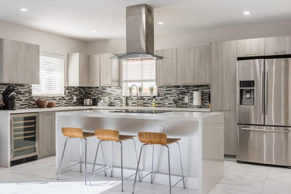Olas Villa by Rove Travel - Home with Heated Pool House in Fort Lauderdale