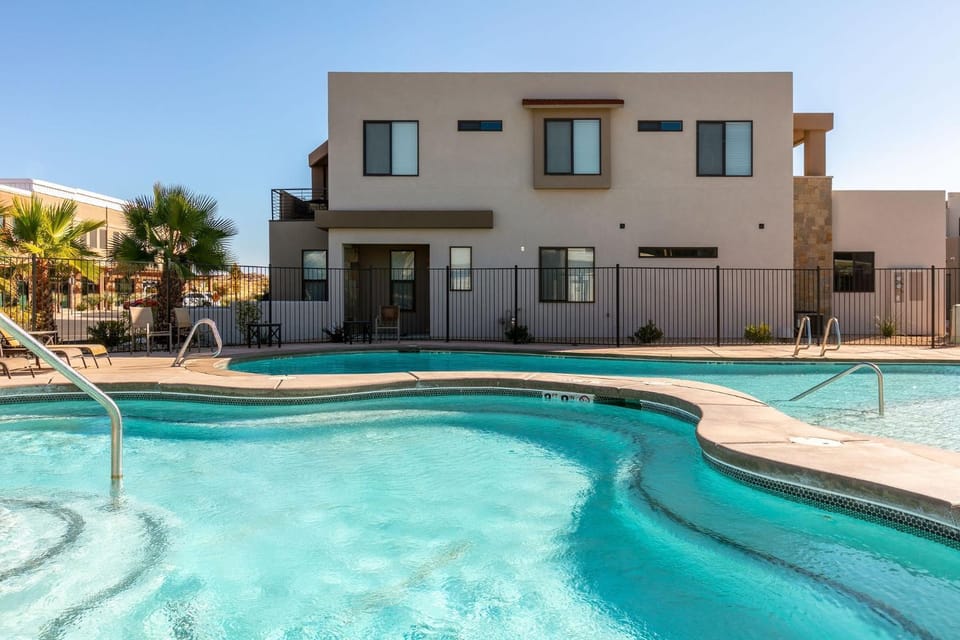 Desert Escape townhouse House in Washington