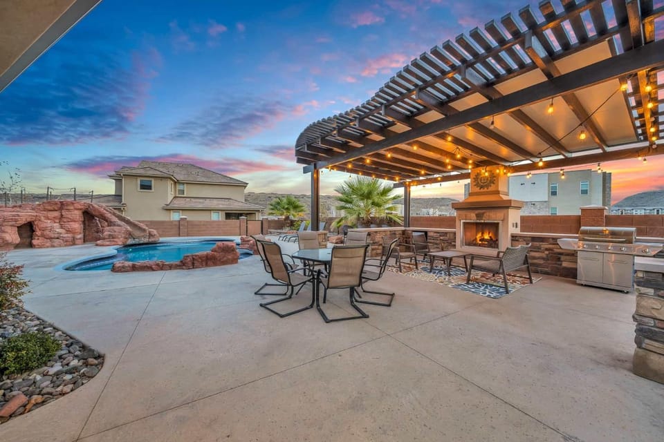 Zion Reunion Poolhouse home House in Washington