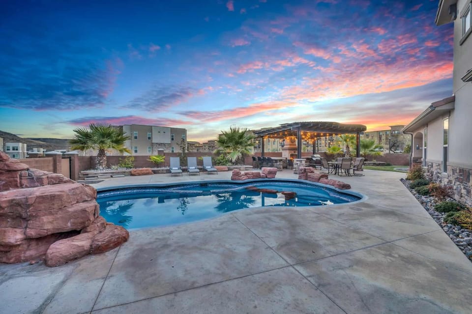 Zion Reunion Poolhouse home House in Washington