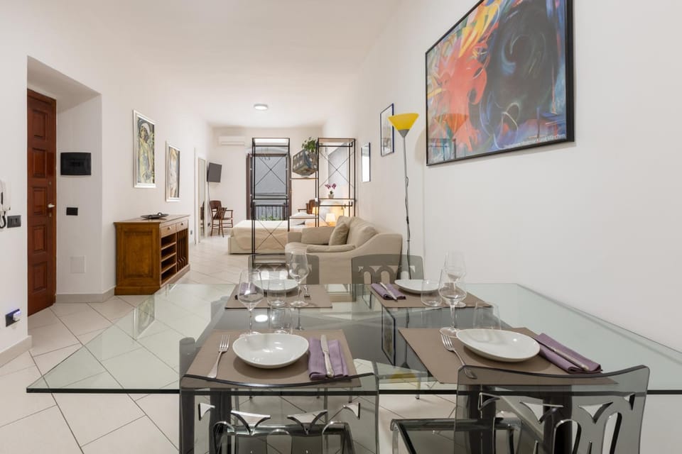 TV and multimedia, Kitchen or kitchenette, Living room, Seating area, Dining area