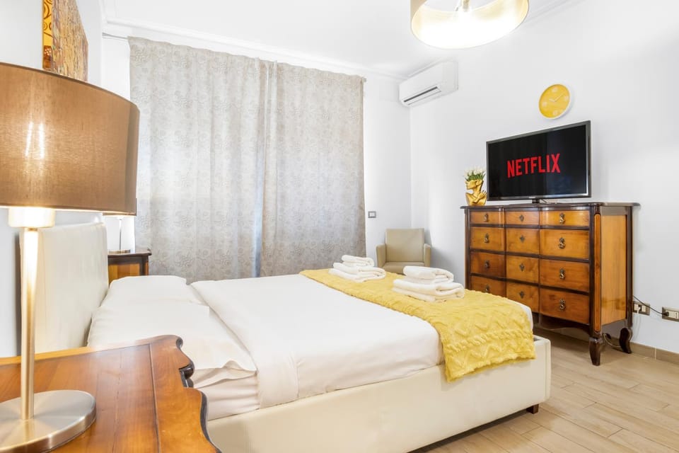 Bed, TV and multimedia, Photo of the whole room, Bedroom, air conditioner