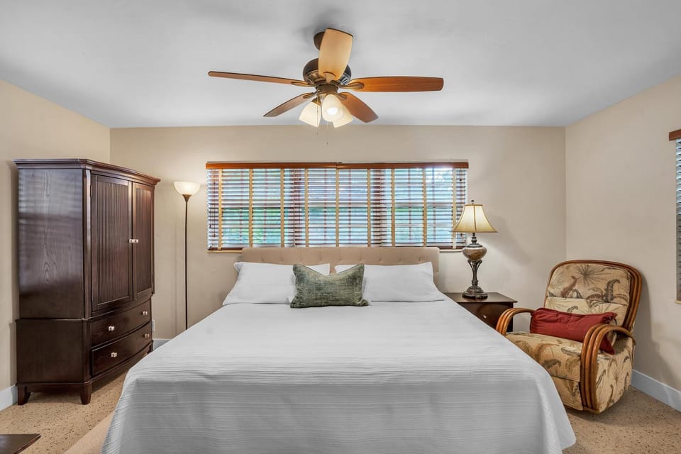 Beautiful Comfy Home With Private Hot Tub Close To Beach home House in Wilton Manors