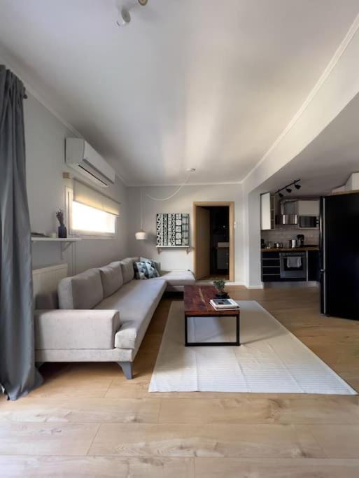 Homevision - Stylish & Serene Condo - City Center Apartment in Thessaloniki
