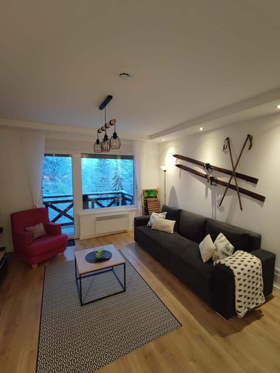 Bed, TV and multimedia, Living room, Seating area, heating