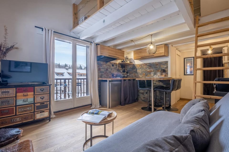 Apt with nice view near the center of Chamonix Apartment in Les Houches