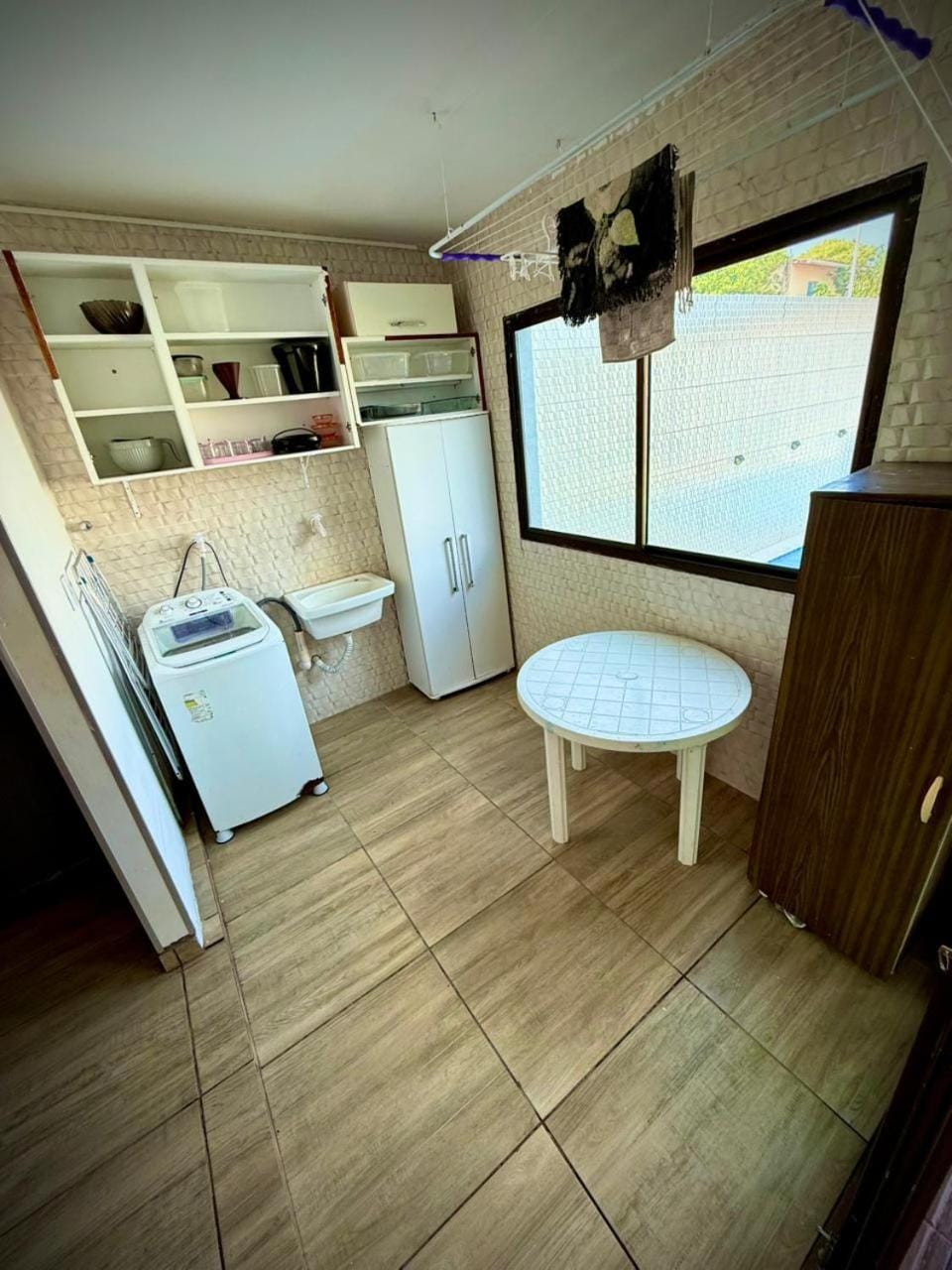 Kitchen or kitchenette, washing machine