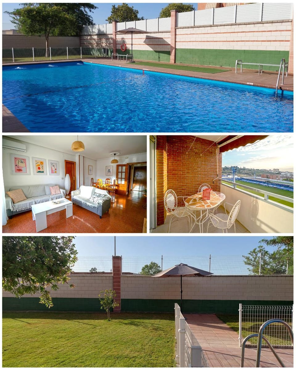 Balcony/Terrace, Lounge or bar, Pool view, Swimming pool