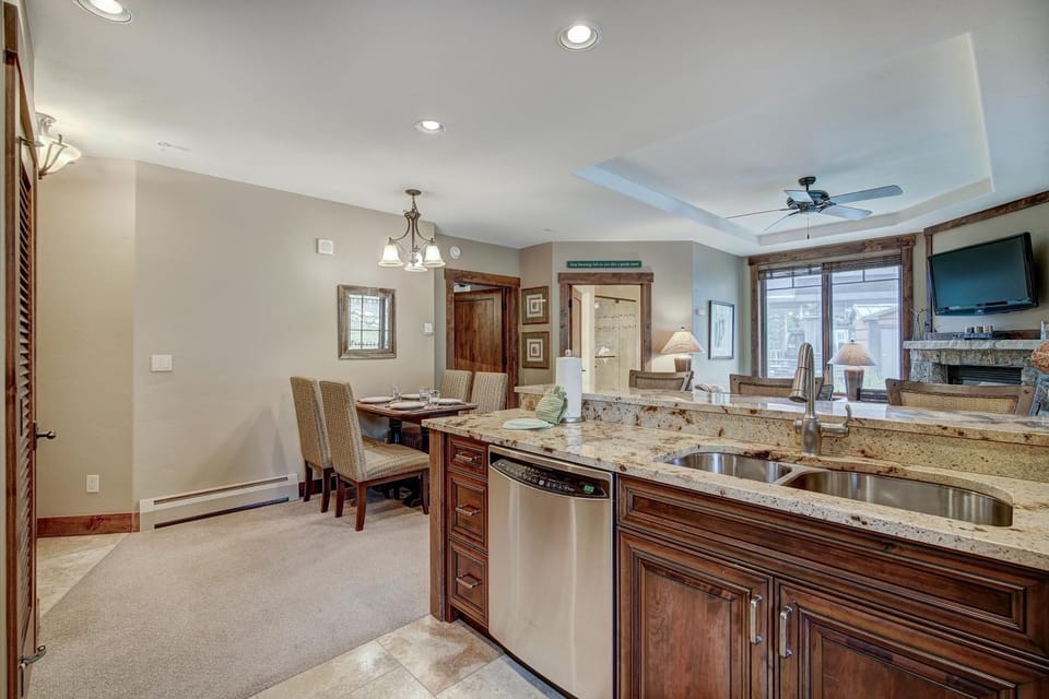 True Ski-in Ski-out Luxury Condo on Peak 7 condo Apartment in Breckenridge