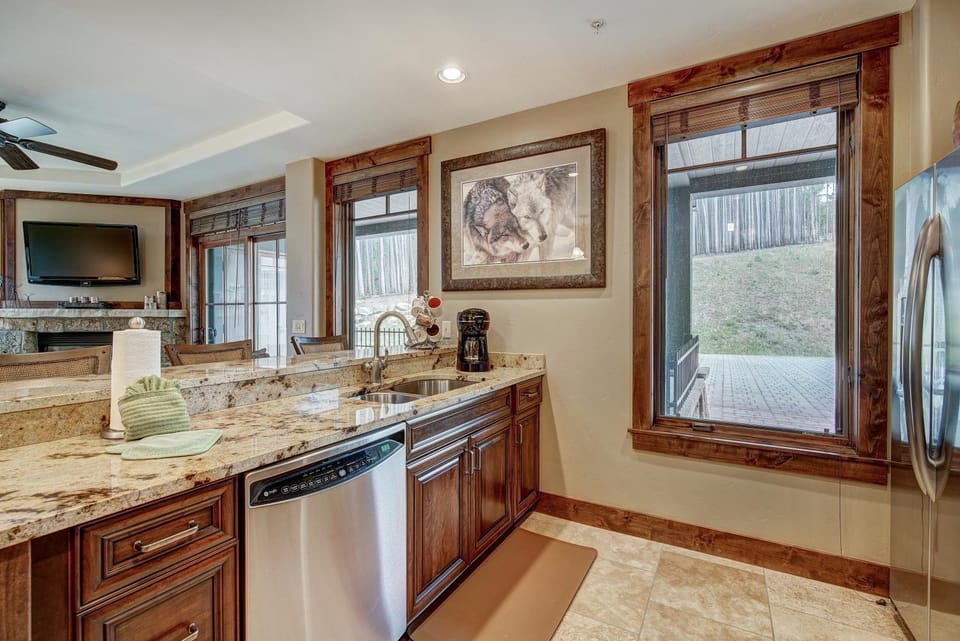 True Ski-in Ski-out Luxury Condo on Peak 7 condo Apartment in Breckenridge