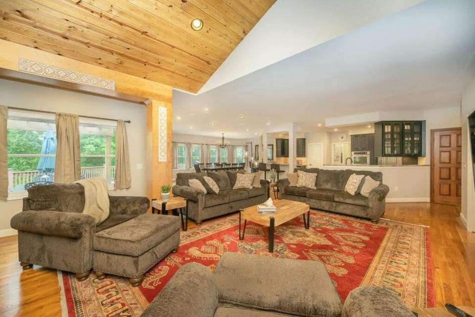 TV and multimedia, Living room, Seating area