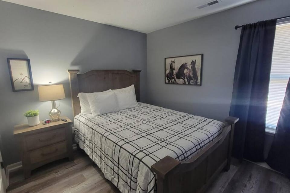 160 Overbrook 3 bedroom home with privately fenced yard and hot tub House in Ohio