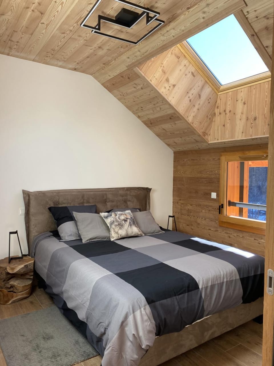 Bed, Photo of the whole room, Bedroom, wardrobe