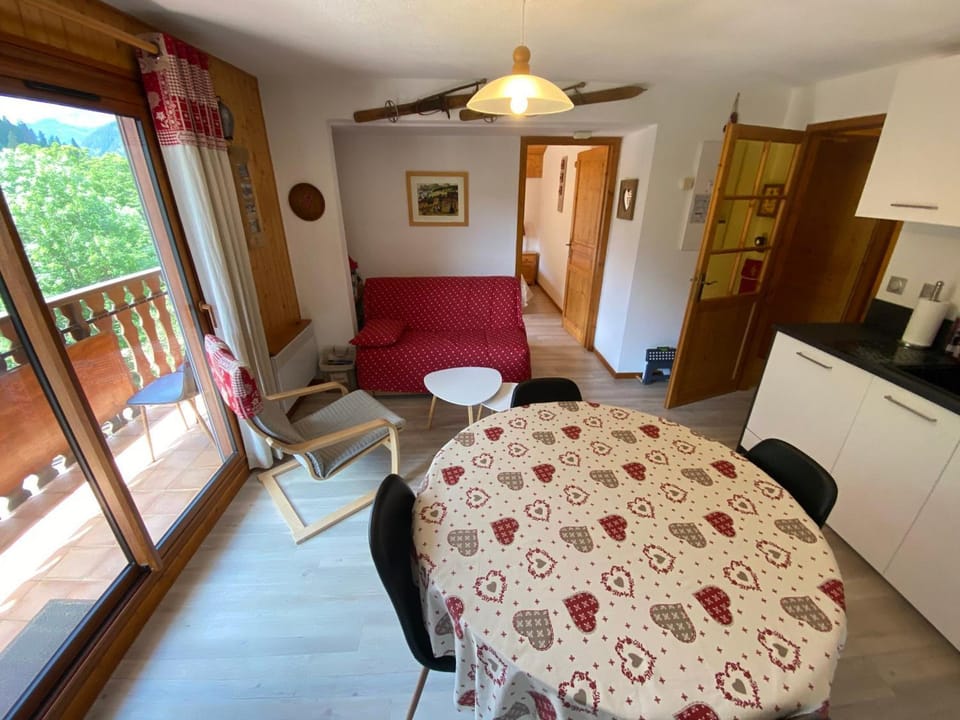 Appartement paisible à Châtel avec WiFi et parking - FR-1-693-12 Apartment in Châtel