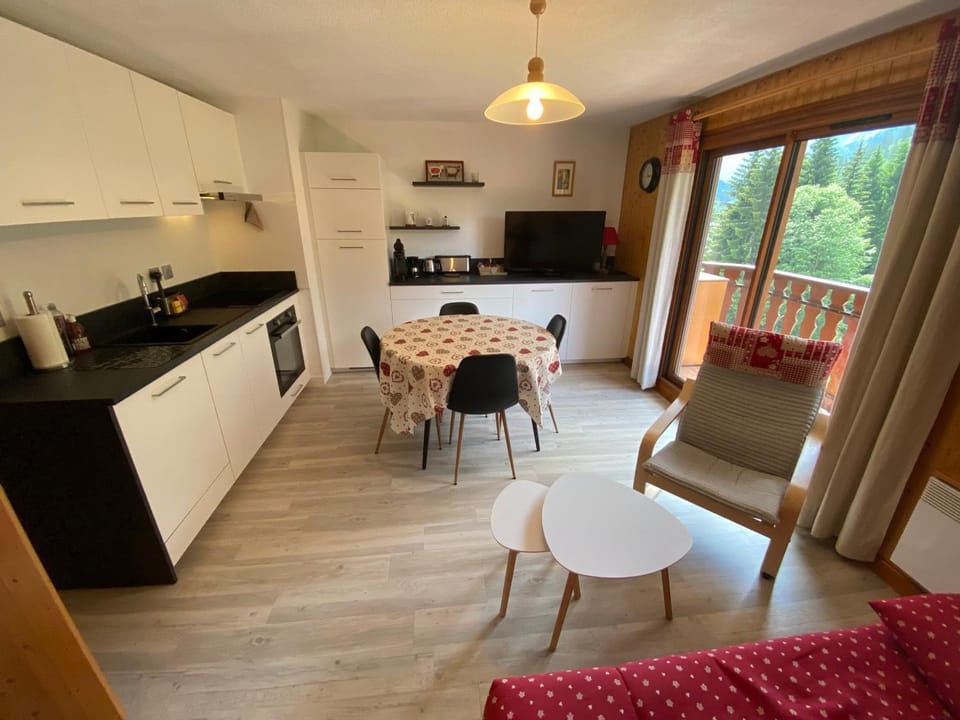 Appartement paisible à Châtel avec WiFi et parking - FR-1-693-12 Apartment in Châtel