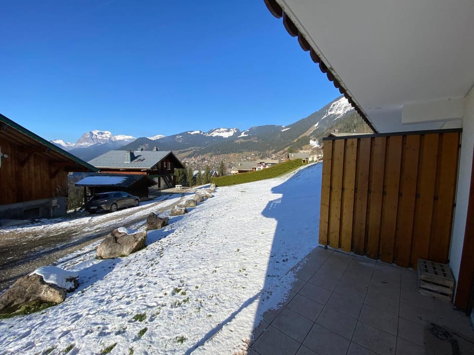 Appartement cosy avec terrasse, proche du village, parking inclus - FR-1-693-7 Apartment in Châtel