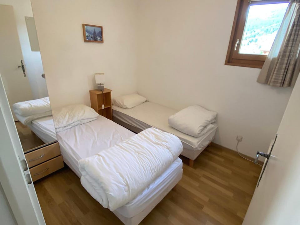 Appartement lumineux avec balcon en centre-ville, proche télécabine - FR-1-693-9 Cabin in Châtel