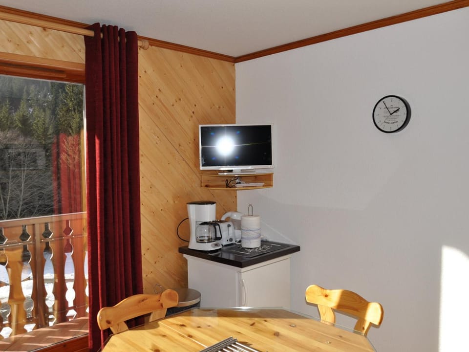Studio charmant à Châtel avec balcon et parking - FR-1-693-23 Apartment in Châtel