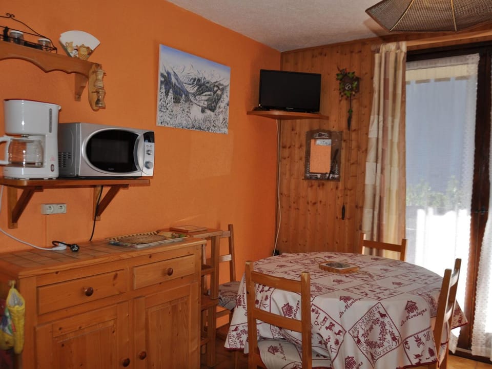 Appartement typique proche village, parking et animaux admis - FR-1-693-27 Apartment in Châtel