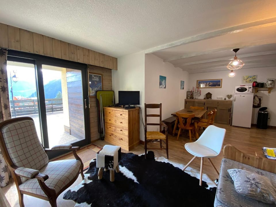 Appartement à Petit-Châtel avec WIFI et parking, animaux acceptés - FR-1-693-32 Apartment in Châtel