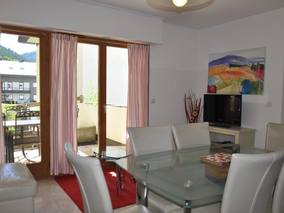 Appartement chaleureux au centre, avec WIFI et proche des commodités - FR-1-693-36 Apartment in Châtel