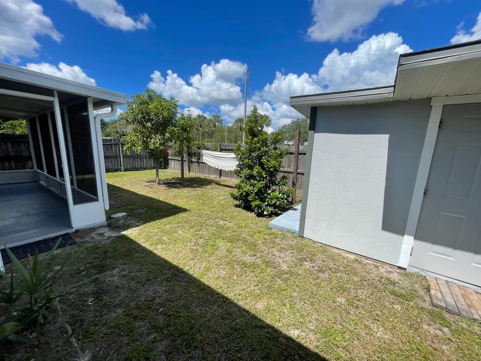 Cozy 3 bedroom home close to everything in Tampa! House in Greater Carrollwood