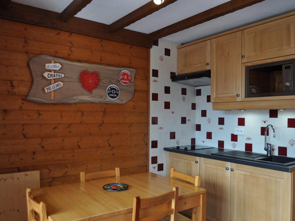 Appartement charmant près des pistes avec balcon et parking - FR-1-693-75 Apartment in Châtel