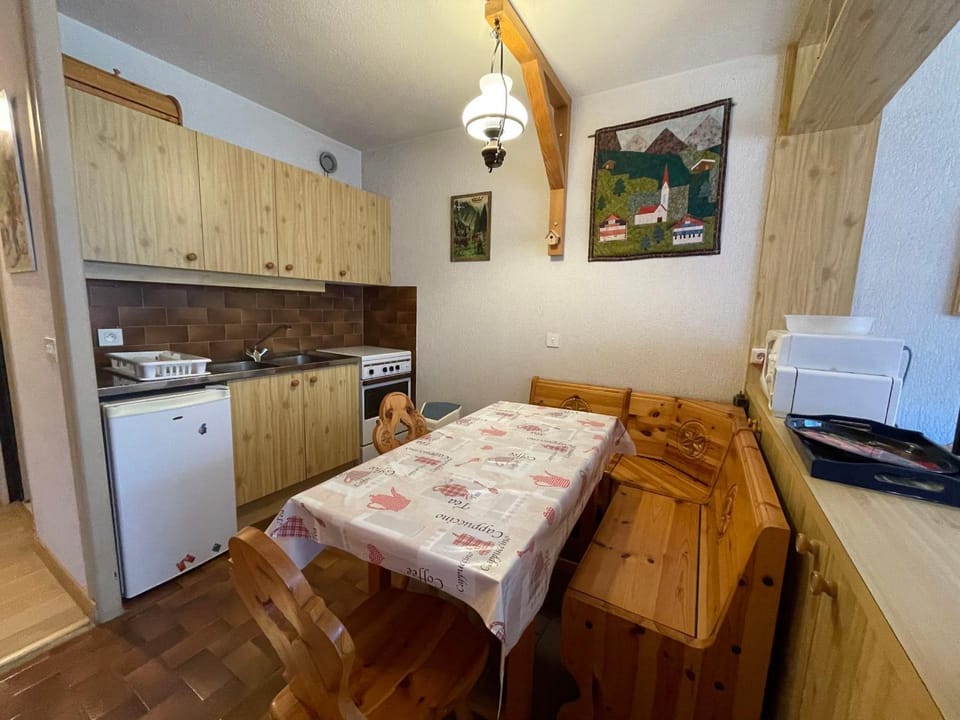Grand studio près du centre et télécabine avec parking - FR-1-693-67 Cabin in Châtel