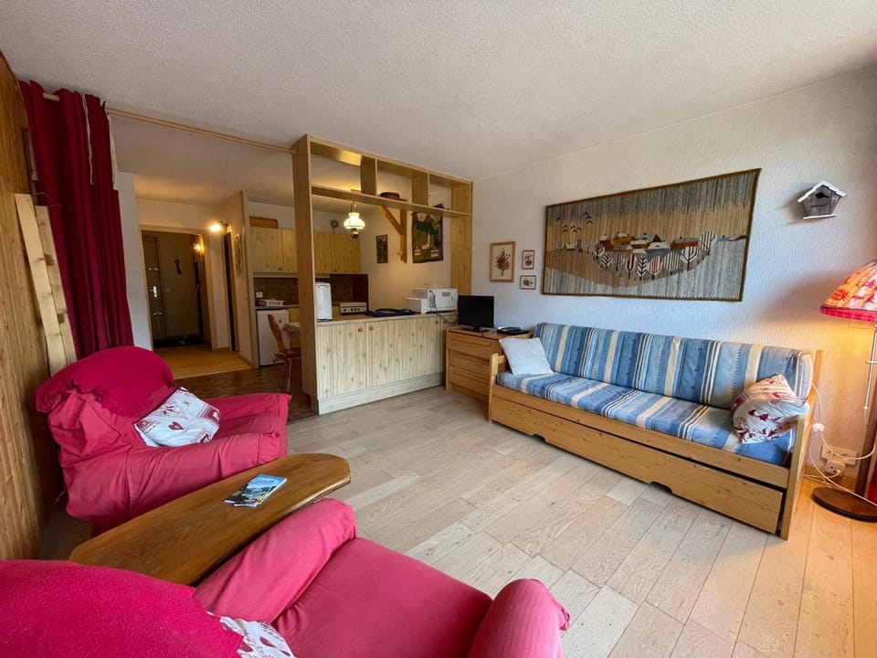 Grand studio près du centre et télécabine avec parking - FR-1-693-67 Cabin in Châtel