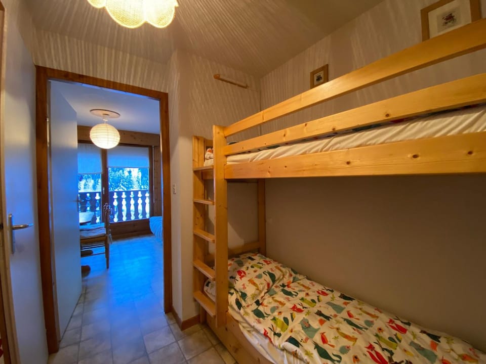 Studio tranquille avec balcon et parking proche centre Châtel - FR-1-693-59 Apartment in Châtel