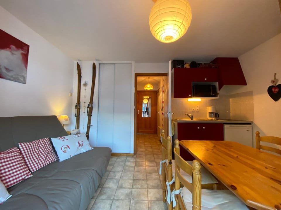 Studio tranquille avec balcon et parking proche centre Châtel - FR-1-693-59 Apartment in Châtel