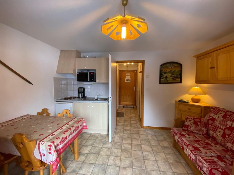 Studio paisible proche centre, balcon et parking - FR-1-693-78 Apartment in Châtel