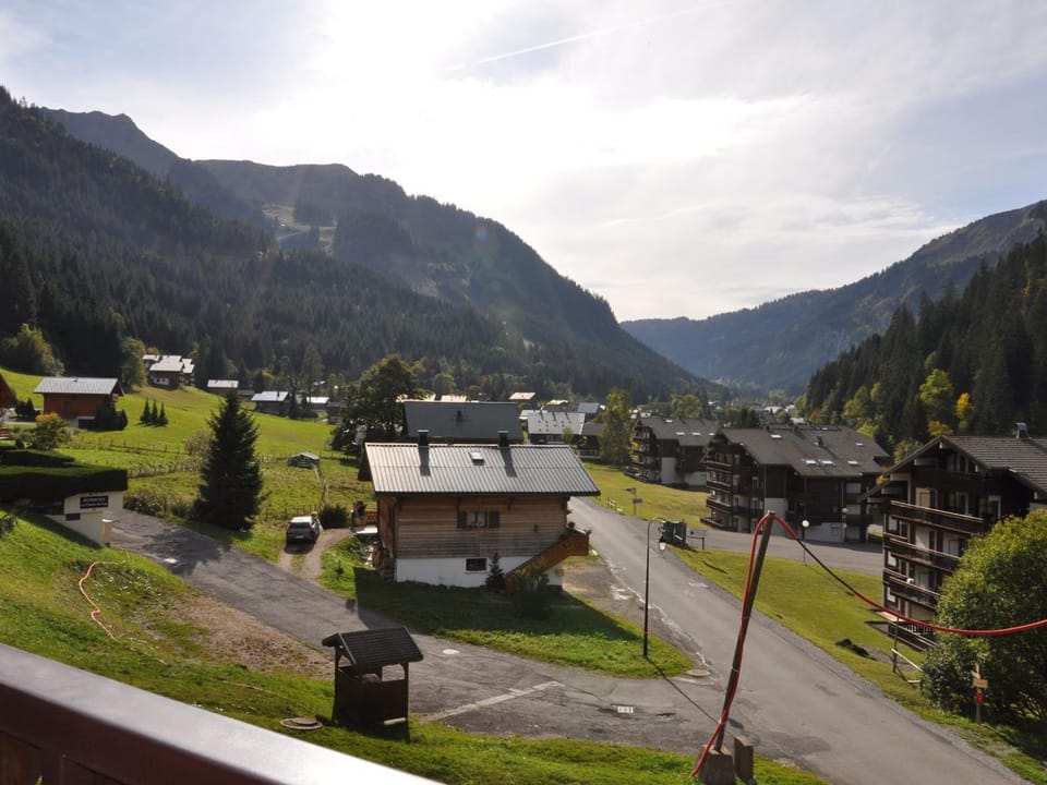 Studio paisible proche centre, balcon et parking - FR-1-693-78 Apartment in Châtel