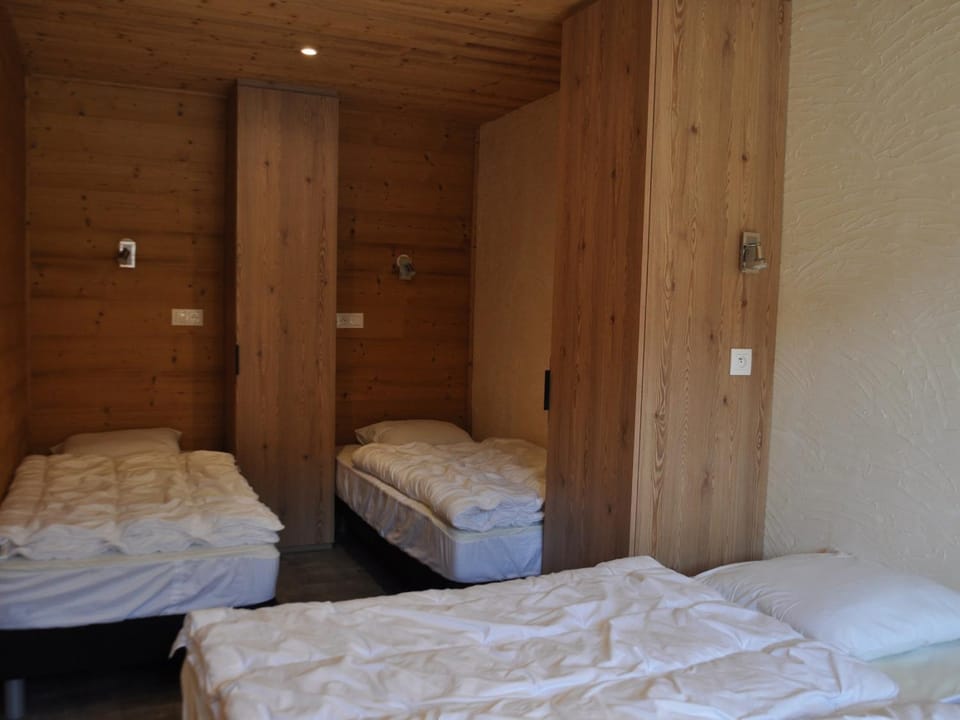 Grand appartement sud avec balcon et parking - FR-1-692-6 Apartment in Haute-Savoie