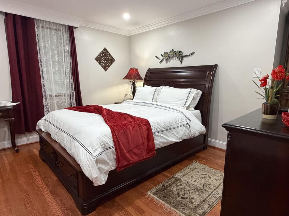 Bed, Photo of the whole room, Bedroom