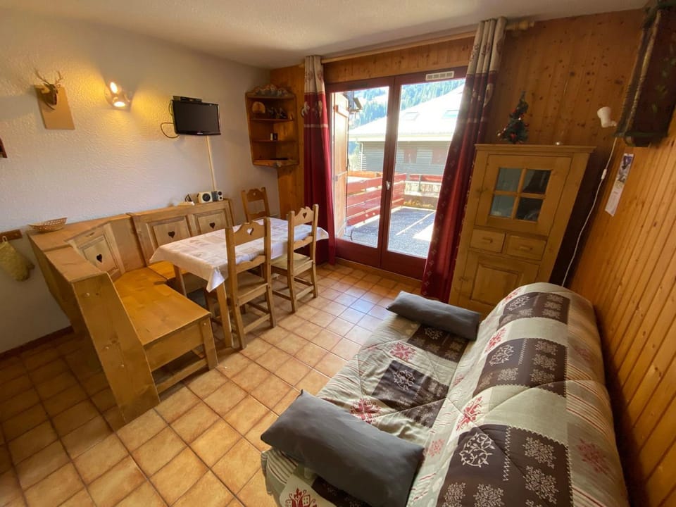 Appartement lumineux avec grande terrasse sud - FR-1-692-59 Apartment in Châtel